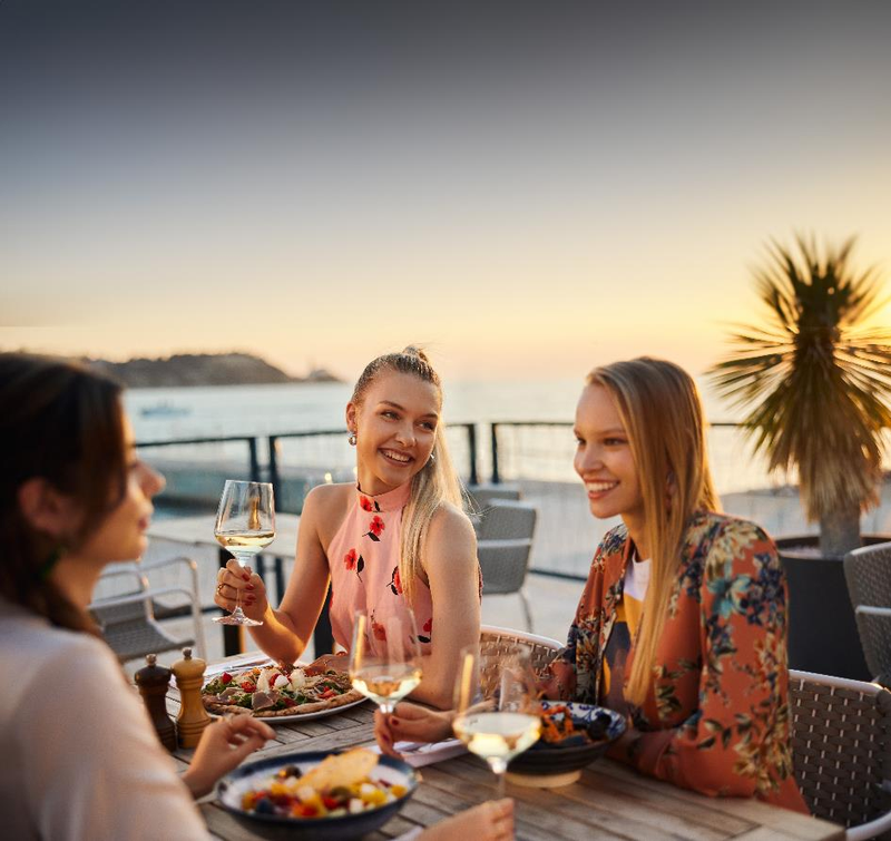 4 načini, kako ohraniti prijateljstvo, ko nas življenje pelje vsako po svoje