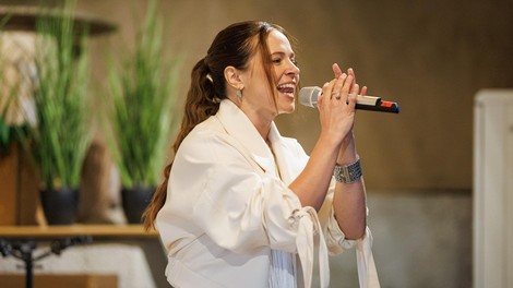 Nina Pušlar pesem Nemirna kri serija pop tv