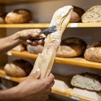 Kruh je ostal svež 2 tedna: preizkusila je vse možne načine shranjevanja kruha, samo eden je dobil najvišjo oceno