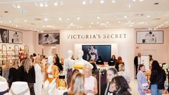 Dogodek, o katerem govori cela Slovenija: Victoria’s Secret je odprla svojo prvo trgovino v Sloveniji