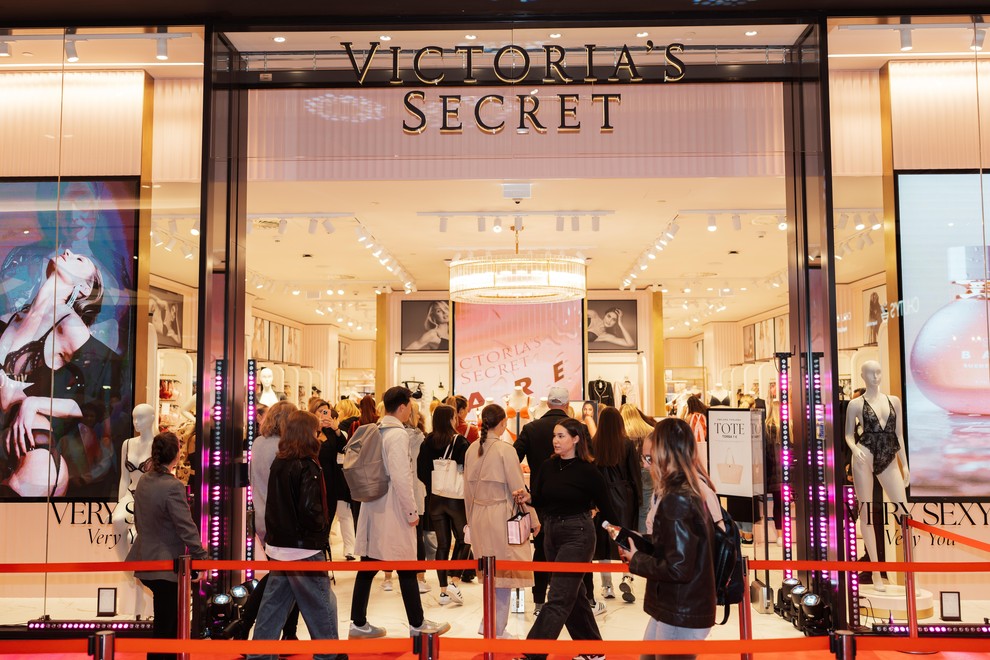 Dogodek, o katerem govori cela Slovenija: Victoria’s Secret je odprla svojo prvo trgovino v Sloveniji