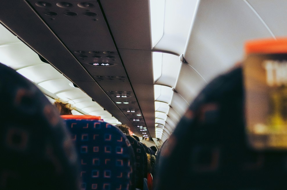 Presenetljiv razlog, zakaj v letalu nikoli ne bi smeli sedeti na tem koncu – sedeži so prava nočna mora (foto: Unsplash)
