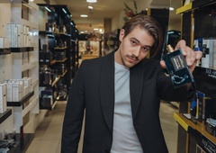 Večer vonjev in elegance v Ikoni: Bojan Cvjetićanin v družbi znanih Slovencev predstavil novo zimsko dišavo (FOTO)