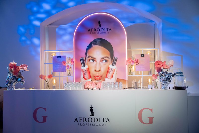 Kozmetika Afrodita svojih 55 let proslavila z novim revolucionarnim izdelkom, ki obljublja popoln sijaj kože