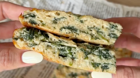 Recept za hitro pripravljeno pito s sirom in špinačo, ki je lahko popolna za začetek vašega dneva