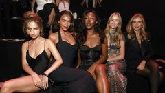 Supermodeli in ikone iz sveta mode: oglejte si utrinke iz težko pričakovane revije Victoria's Secret