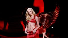 Supermodeli in ikone iz sveta mode: oglejte si utrinke iz težko pričakovane revije Victoria's Secret