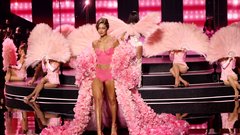 Supermodeli in ikone iz sveta mode: oglejte si utrinke iz težko pričakovane revije Victoria's Secret