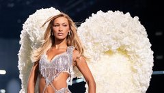 Supermodeli in ikone iz sveta mode: oglejte si utrinke iz težko pričakovane revije Victoria's Secret