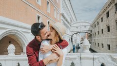 Najgloblja bližina ne nastane takrat, ko se dve osebi zlijeta v eno, temveč ko znata ohraniti svojo samostojnost in se kljub temu vedno znova odločata druga za drugo.