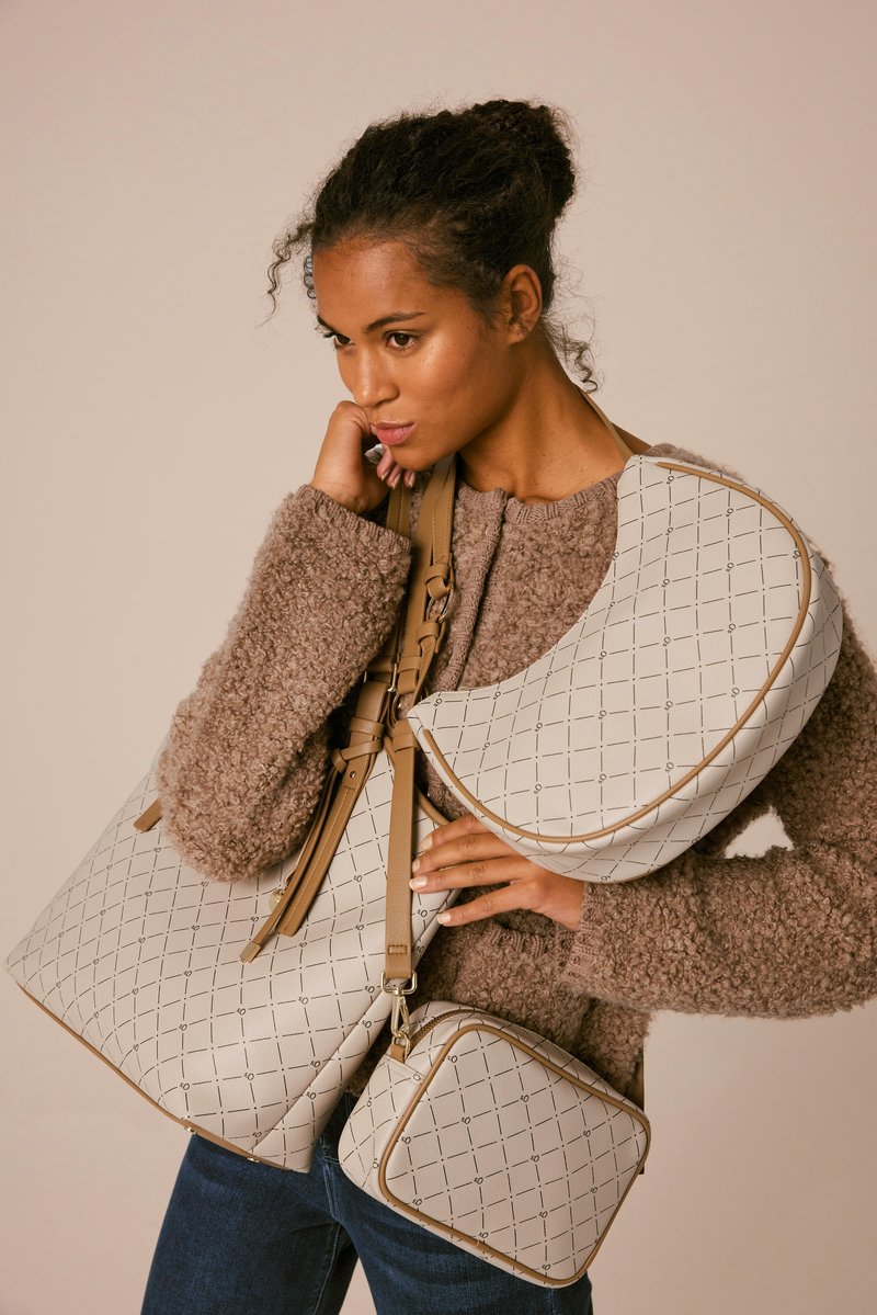 S temi BARVAMI, teksturami in dodatki boste to jesen na MODNEM konju (naj trende nadgradi prefinjena osebna nota)