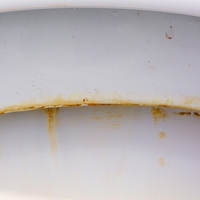 Kako za vedno odstraniti rumene madeže v WC školjki? To je trik naših babic, ki nadomesti vsa draga čistila