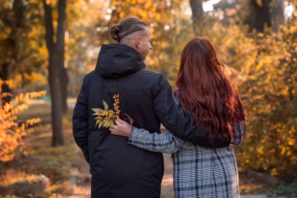 NOVEMBER Ste zelo delavni in ustvarjalni, a včasih tudi precej zadržani. Zato potrebujete moškega, ki bo sprejel vse vaše plati …