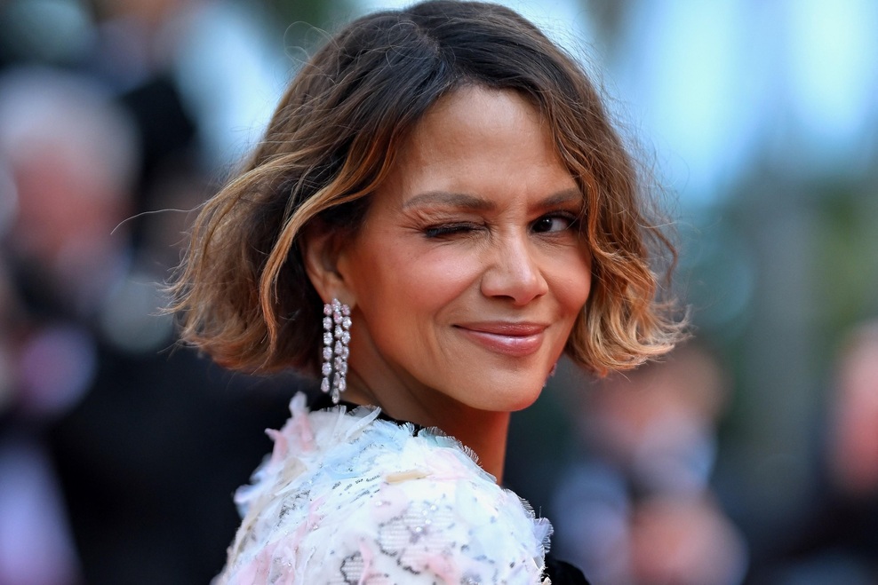 4 pričeske, ki pomladijo in osvežijo obraz: odvzele vam bodo vsaj 10 let (foto: Profimeida)