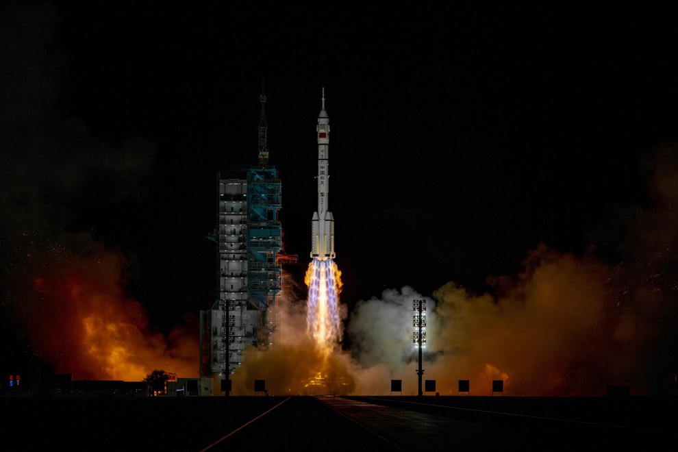 KAJ SIMBOLIZIRAJO TRIJE PLAMENI Z VZHODA? Vendar pa vse prerokbe niso povsem črnoglede. Nekateri analitiki menijo, da Nostradamus ni nujno …