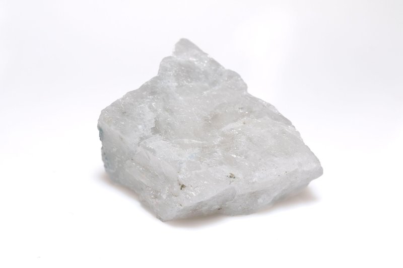 Obožujete kristale? Ti vam pomagajo, da pozdravite svojo žensko energijo in se povežete z njo