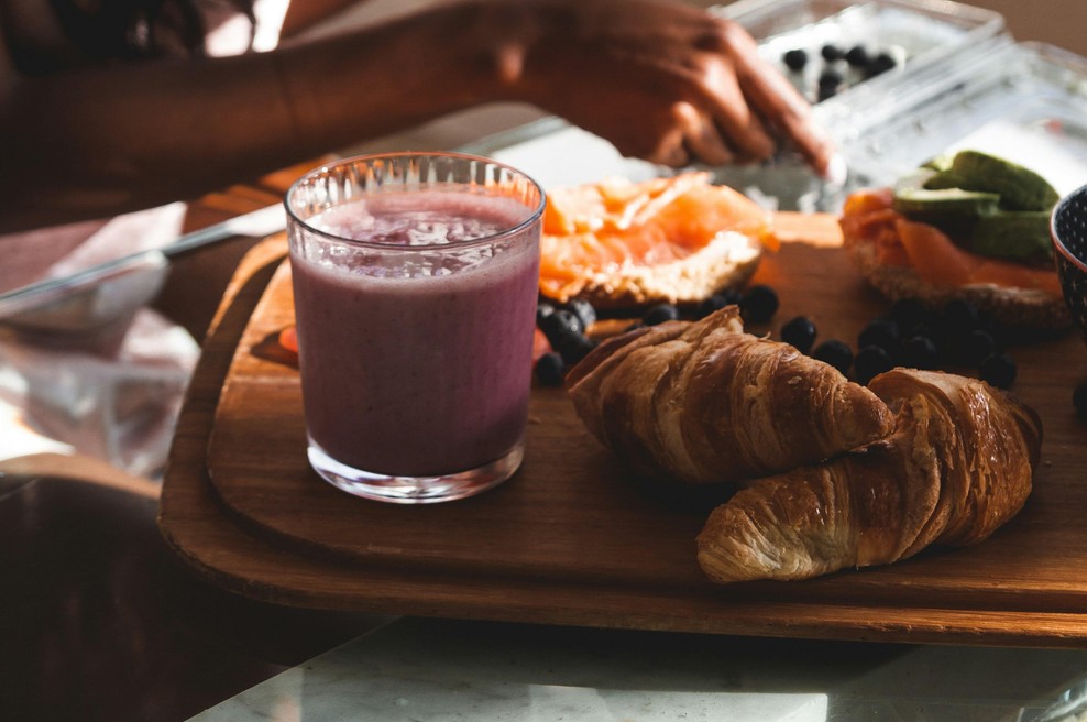 Svetovno znani kardiokirurg razbil mit o zajtrku: "Ljudje s to jutranjo rutino živijo dlje!" (foto: Unsplash)