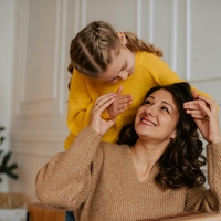 To je 6 lekcij, ki bi jih morala vsaka mama naučiti svojo hčer - in nimajo nobene veze z moškimi