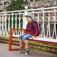 Pri 4 letih je ostal sam na železniški postaji, nato so ga posvojili na drugem koncu sveta: po skoraj 30 letih je končno izvedel resnico