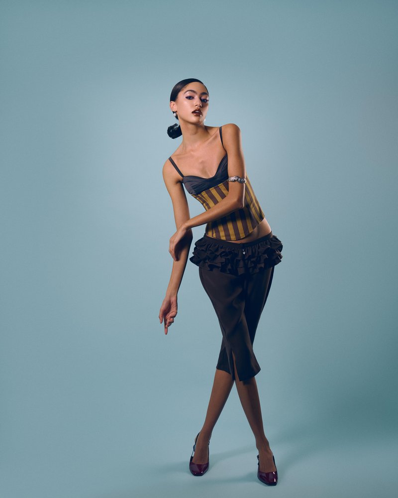 (Digitalna naslovnica) Jacki Girard nas pozdravlja v svet drznih kombinacij