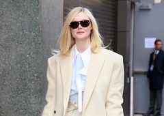 Masleno rumena priljubljena čez poletje, zdaj pa je svojo pot našla tudi v hladnejših mesecih - kako jo stilirati?