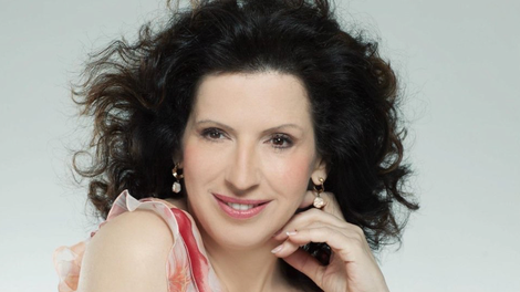 Posnela največji jugoslovanski hit, nato pa pobegnila iz Sarajeva: nekoč s Titom pila viski, danes pa je lepša kot kadarkoli (FOTO)