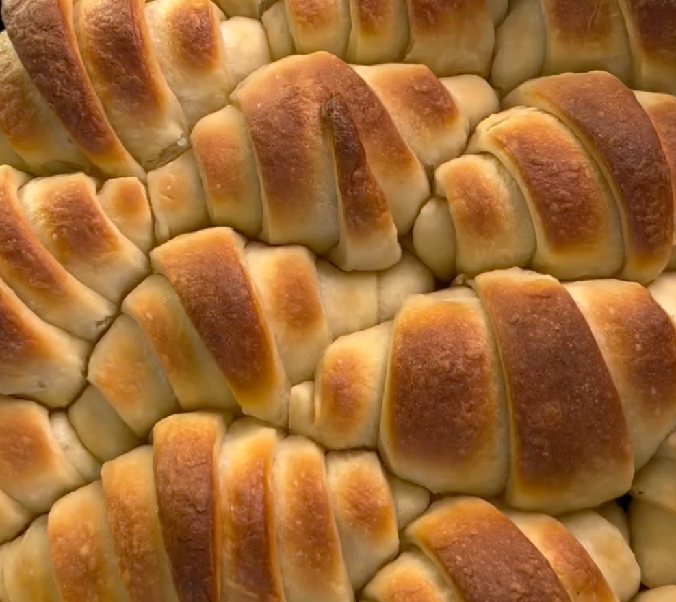 Stopili se vam bodo v ustih: recept za najmehkejše mlečne kifeljčke, ki presegajo celo tiste iz pekarne (foto: Instagram/ivanin.kutak/posnetek zaslona)