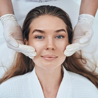 Zaupanje med pacientom in kirurgom: zakaj je pomembnejše, kot si mislimo