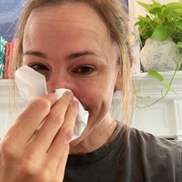 Ste zboleli? Zdravnik razkriva, kakšne barve izcedek iz nosu nakazuje, da se stanje izboljšuje