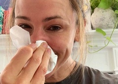 Ste zboleli? Zdravnik razkriva, kakšne barve izcedek iz nosu nakazuje, da se stanje izboljšuje