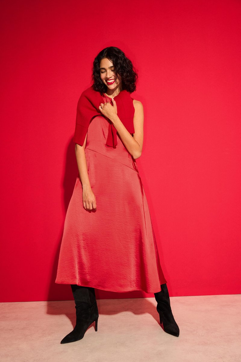 Praznična kolekcija s.Oliver: večna barva praznikov in glamurja