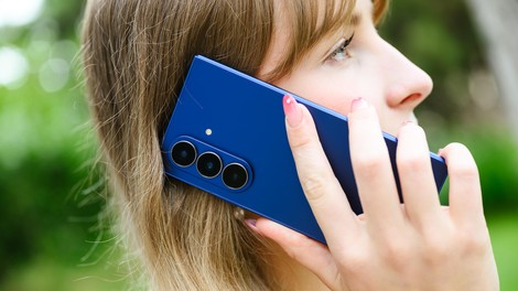 Kako sem svoj telefon spremenila v osebnega stilista in fotografa – in zakaj ga ne odložim več