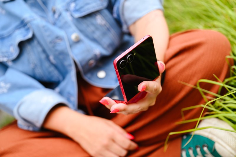 Kako sem svoj telefon spremenila v osebnega stilista in fotografa – in zakaj ga ne odložim več