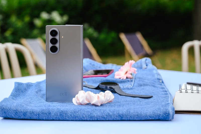 Kako sem svoj telefon spremenila v osebnega stilista in fotografa – in zakaj ga ne odložim več