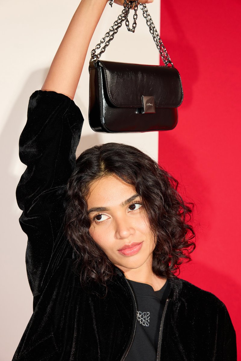 Praznična kolekcija s.Oliver: večna barva praznikov in glamurja