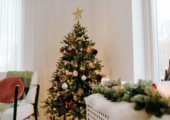 Prekmalu, prepozno ali ravno prav: kdaj je pravi čas, da postavimo božično smreko in vse praznične okraske?