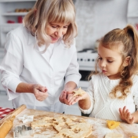 Katera babica ima v otrokovem srcu močnejše mesto - tista po mamini ali tista očetovi strani?