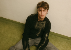 Kdo je Jakov Jozinović, ki osvaja srca poslušalcev in s čim jih je pred kratkim še bolj razveselil