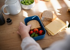 Poceni in hitra malica, ki gre v vsako torbo: pripravite jo iz le nekaj osnovnih sestavin