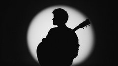 Kdo je glas, ki pritegne čedalje več pozornosti na naših radiih? To je Luka Drmič – z novim singlom Najina skrivnost!