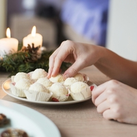 Recept: popolne kokosove kroglice, ki bodo s svojo svežino pričarale popolne praznične dni