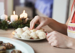 Recept: popolne kokosove kroglice, ki bodo s svojo svežino pričarale popolne praznične dni