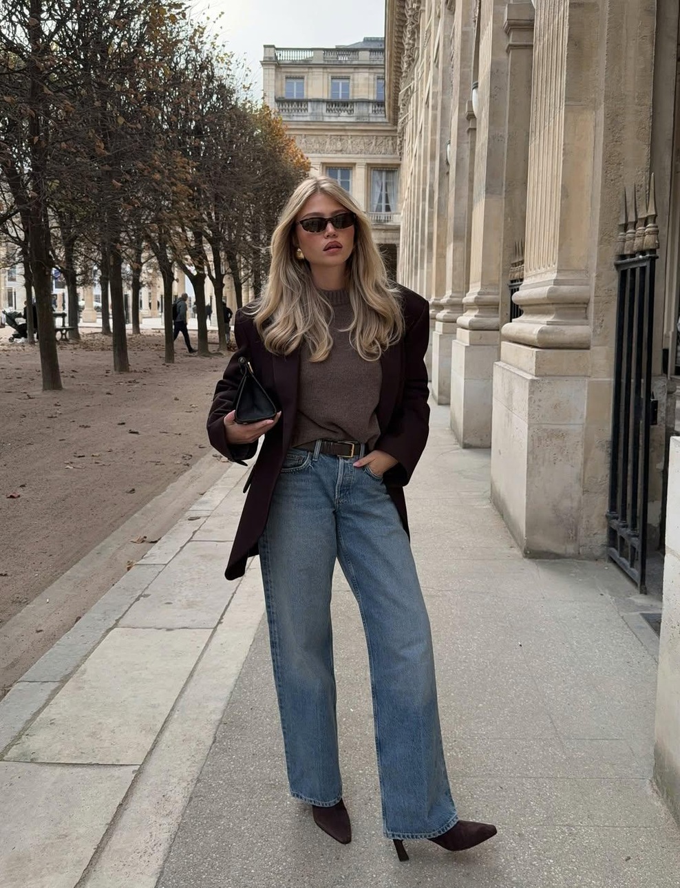 Model elegantnih kavbojk za letošnjo zimo, ki jih Francozinje nosijo s petkami in škornji (FOTO) (foto: instagram/@marine_diet)