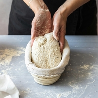 To je enostaven recept za najboljši hrustljav domač kruh, ki bo ostal svež še teden dni