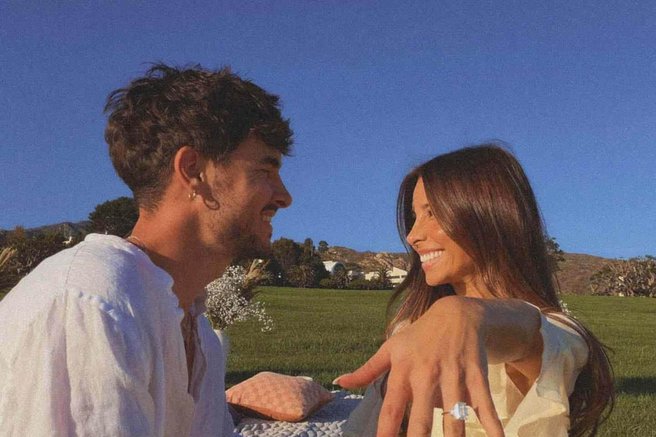 zaroka prstan poroka sreča veselje par ljubezen razmerje