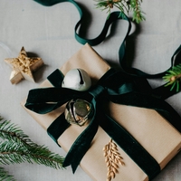 Ali so lahko božična darila sebična? Vedno več ljudi opozarja: "Tvoje darilo je lahko breme, ne pa veselje"