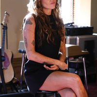 Čestitke dežujejo: pri nas priljubljena pevka po štirih letih zaročena s svojim partnerjem