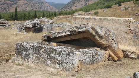 sarkofag rimljani budimpesta madzarska 1700 let truplo zenska arheologija zgodovina