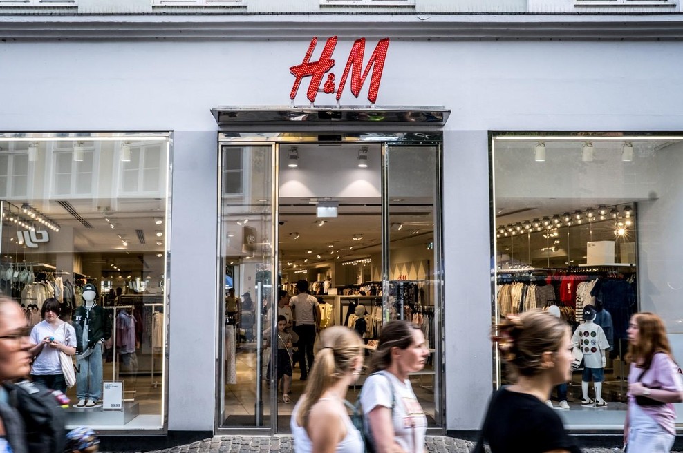 Iščete popolne pomladne balerinke? Lahko si oddahnete, H&M predstavil take, za katerimi posegajo zvezdnice (cena izjemno ugodna!) (foto: Profimedia)