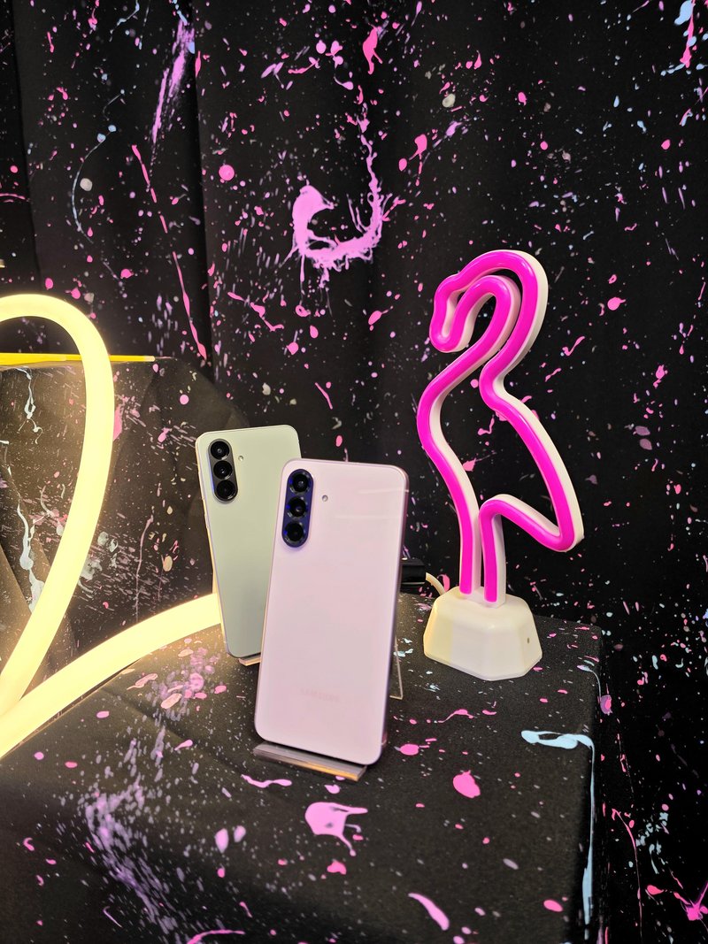 Praznični tempo? Končno telefon, ki te razume